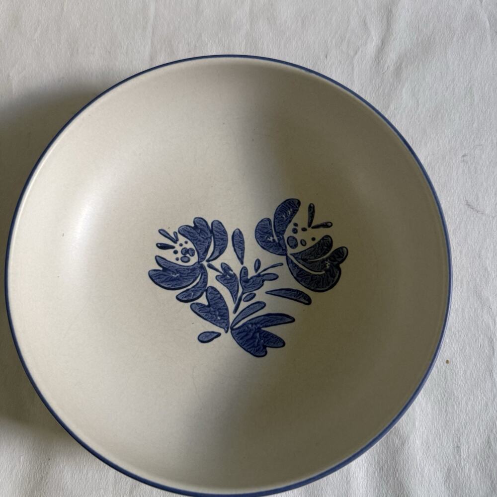 Pfaltzgraff Yorktowne Blue Flower Round Serving Bowl 8.5”Great Condition 💙